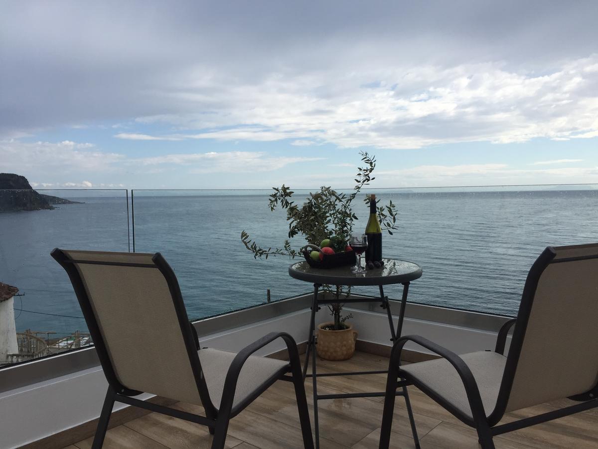 First House Apartment Himare Exterior photo
