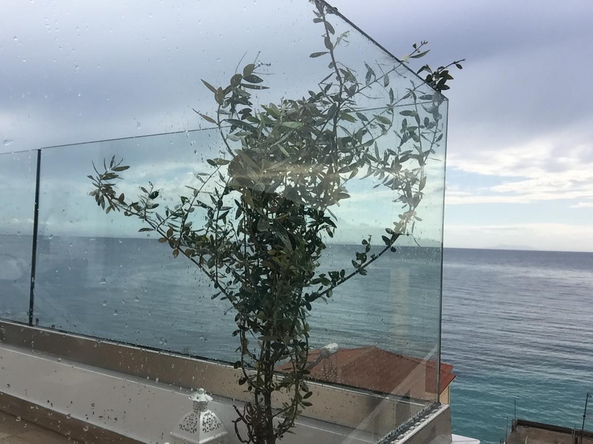 First House Apartment Himare Exterior photo