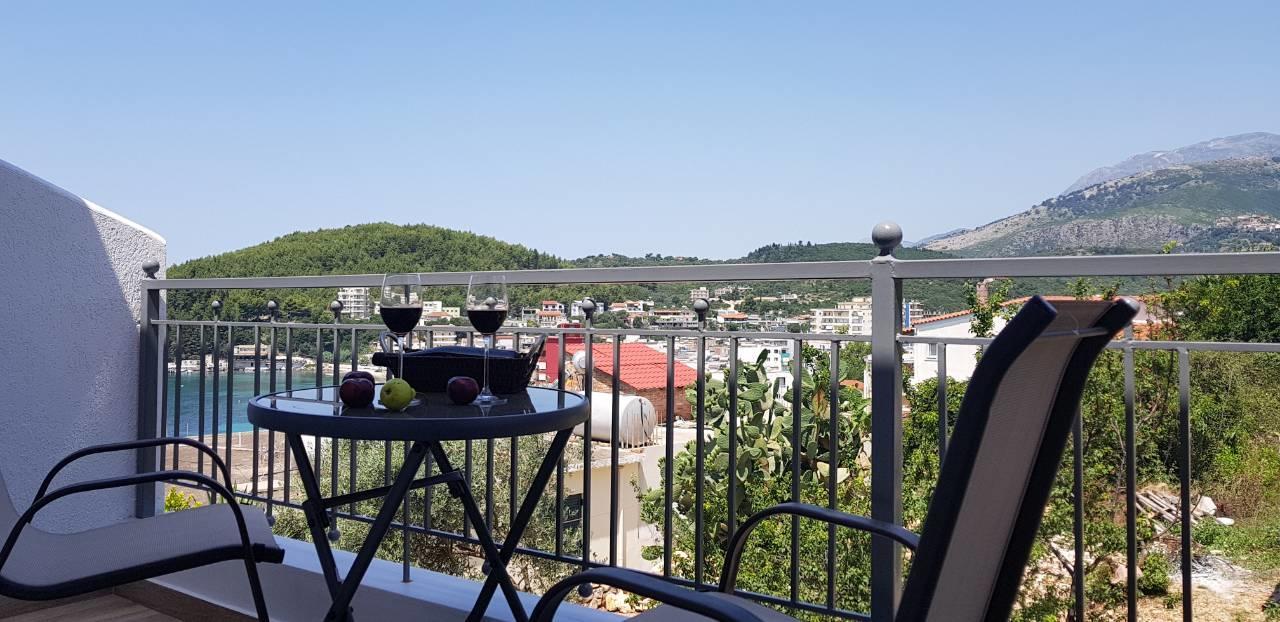 First House Apartment Himare Exterior photo