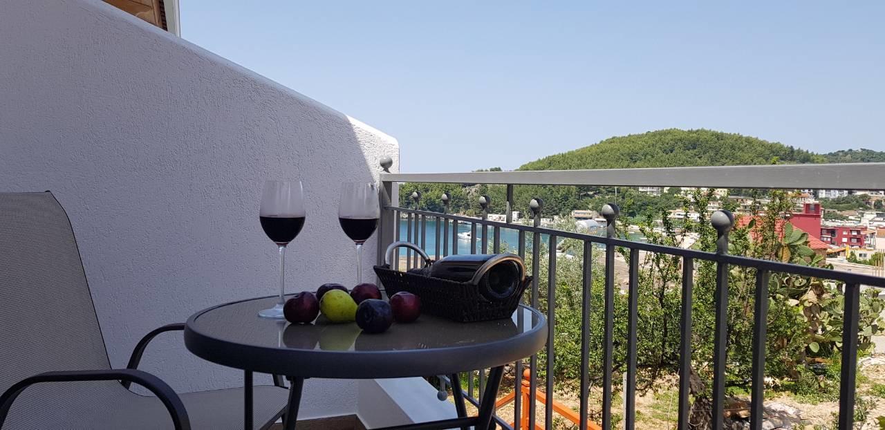 First House Apartment Himare Exterior photo