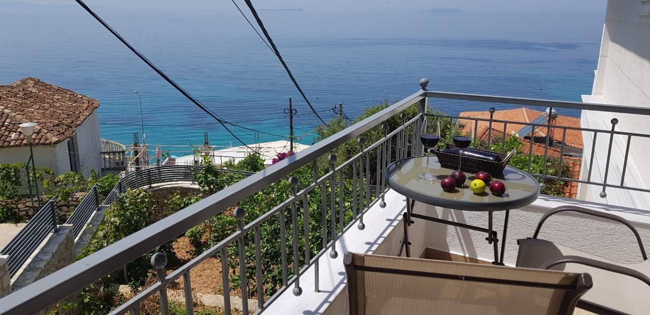 First House Apartment Himare Exterior photo