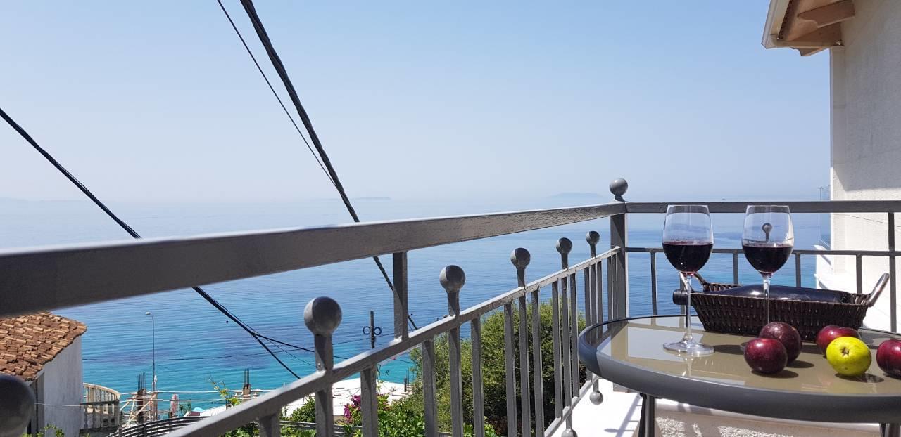 First House Apartment Himare Exterior photo